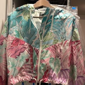 Nike cropped windbreaker Floral like new without tags.